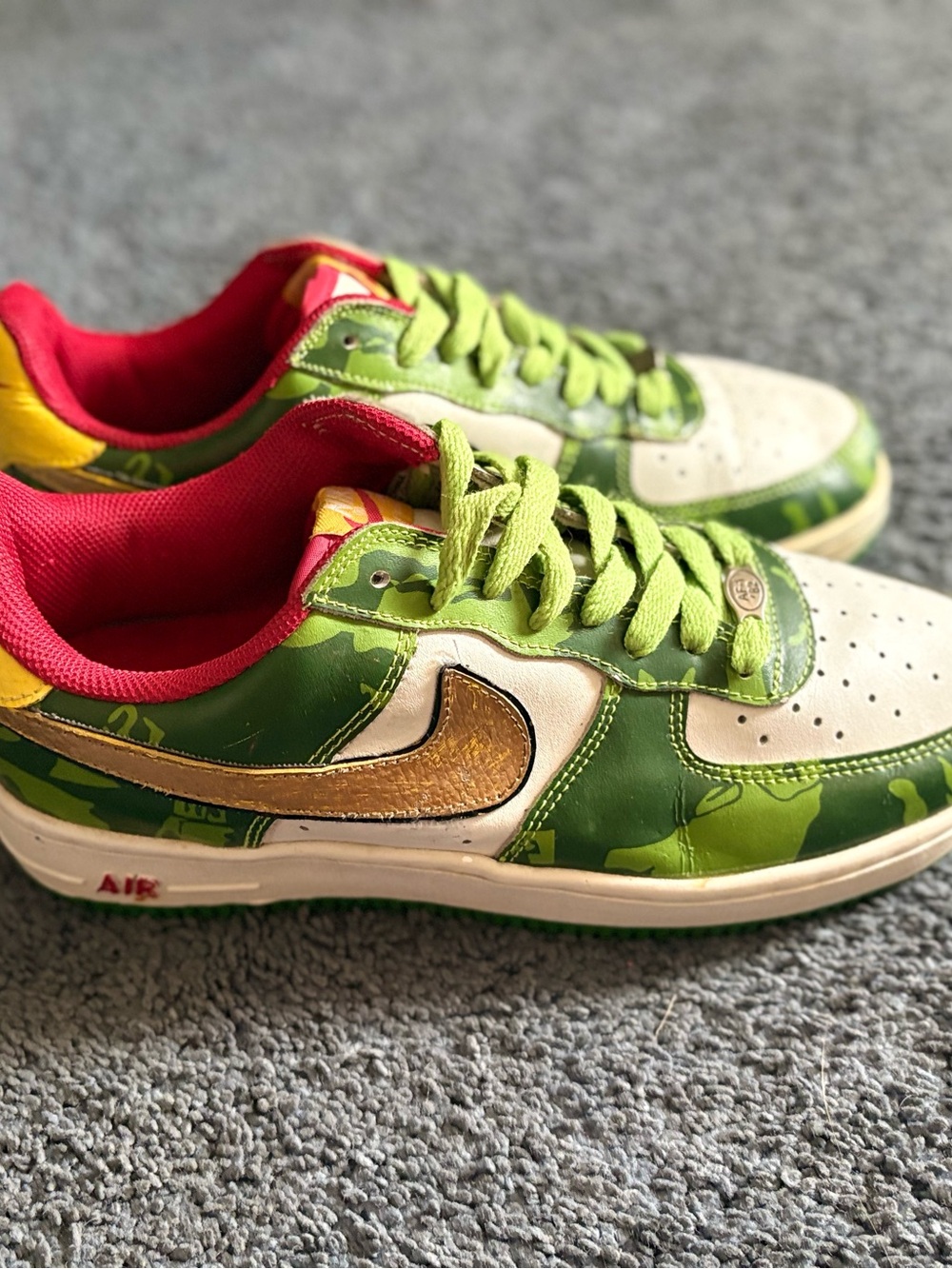 Nike Kids Green Camo Low-Top Sneakers with Gold Swoosh and Pink Lining